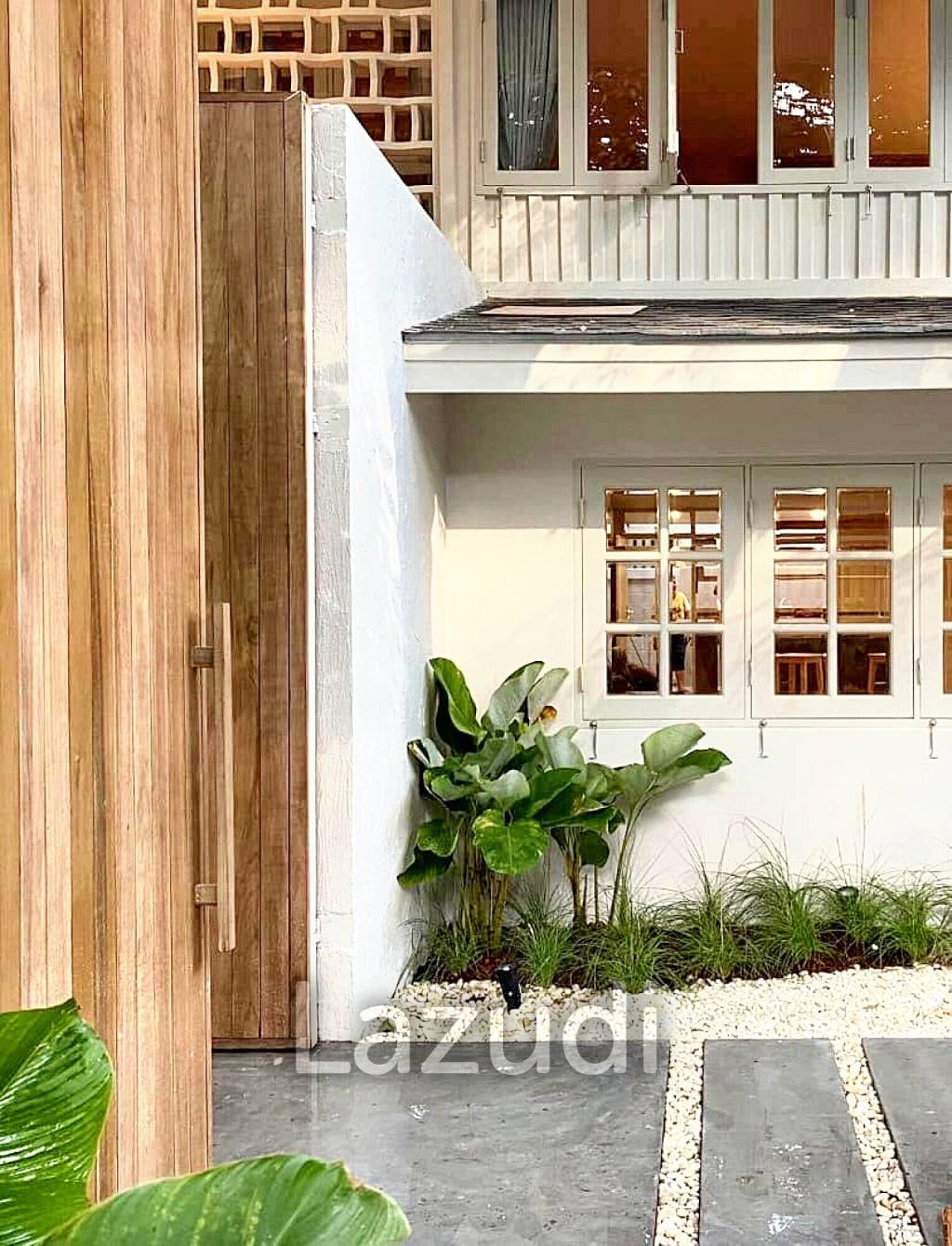 2 Bed 4 Bath 200 SQ.M House in Sukhumvit 41