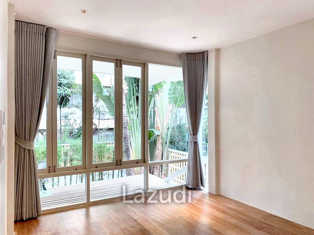 2 Bed 4 Bath 200 SQ.M House in Sukhumvit 41