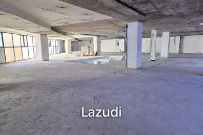 Large Retail/Restaurant Space for Rent in Prime Soi 39 Location – Front of Busy Condo Complex!
