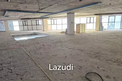 Large Retail/Restaurant Space for Rent in Prime Soi 39 Location – Front of Busy Condo Complex!
