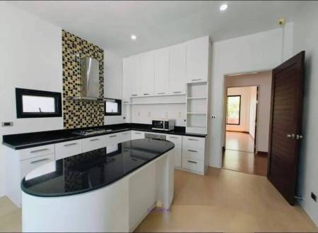 Newly Renovated 3-Bedroom House In Ratsada, Phuket