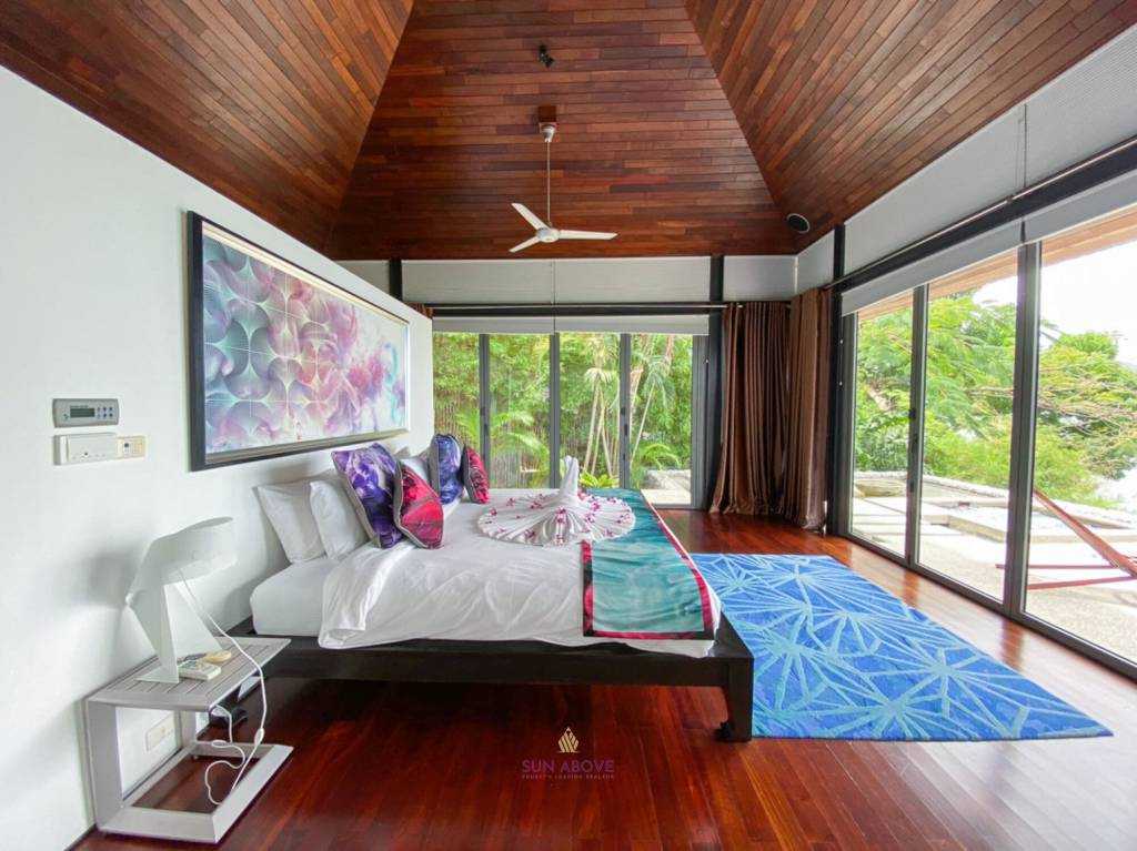 Stunning 5-Bedroom Villa Overlooking Kamala Bay