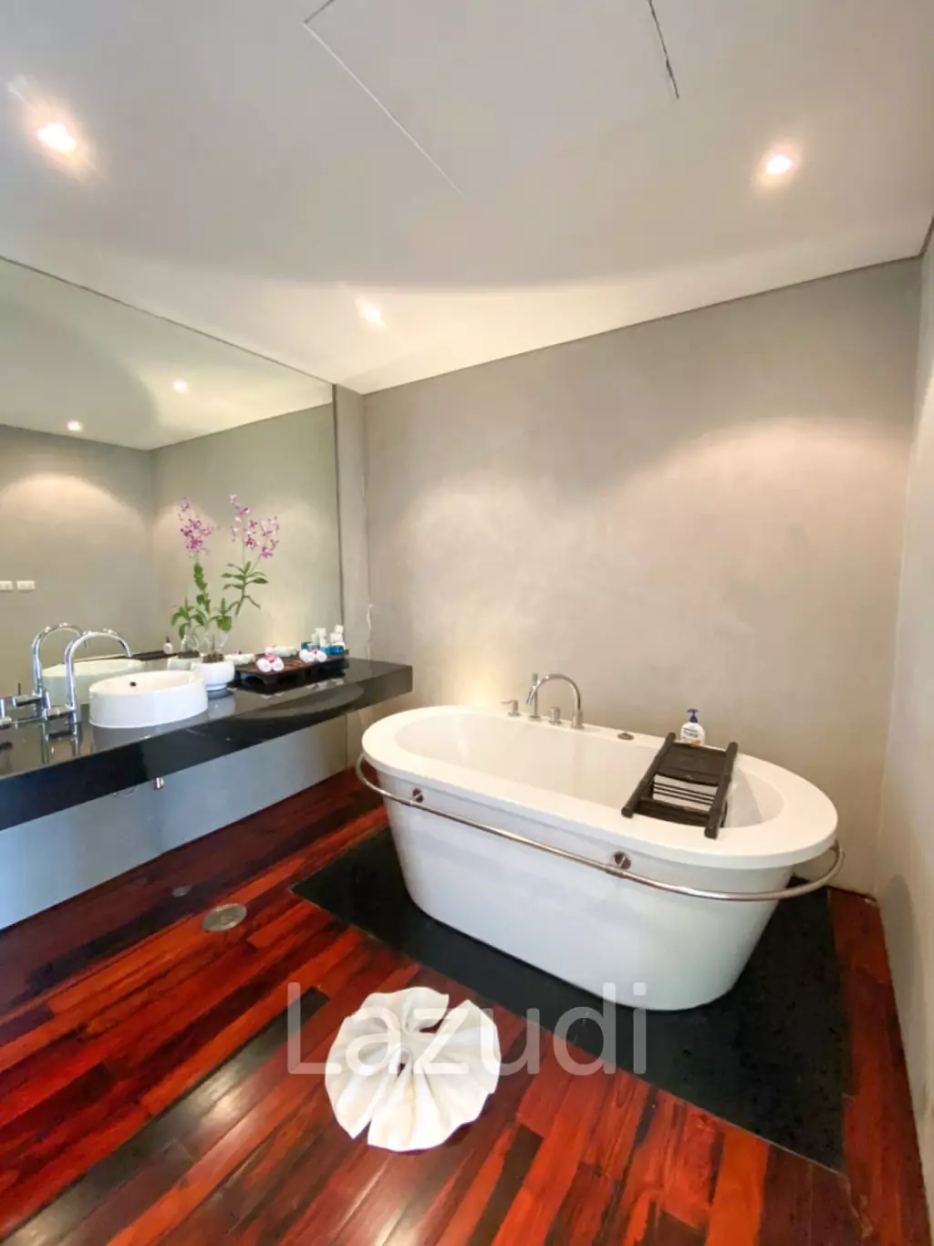 Stunning 5-Bedroom Villa Overlooking Kamala Bay