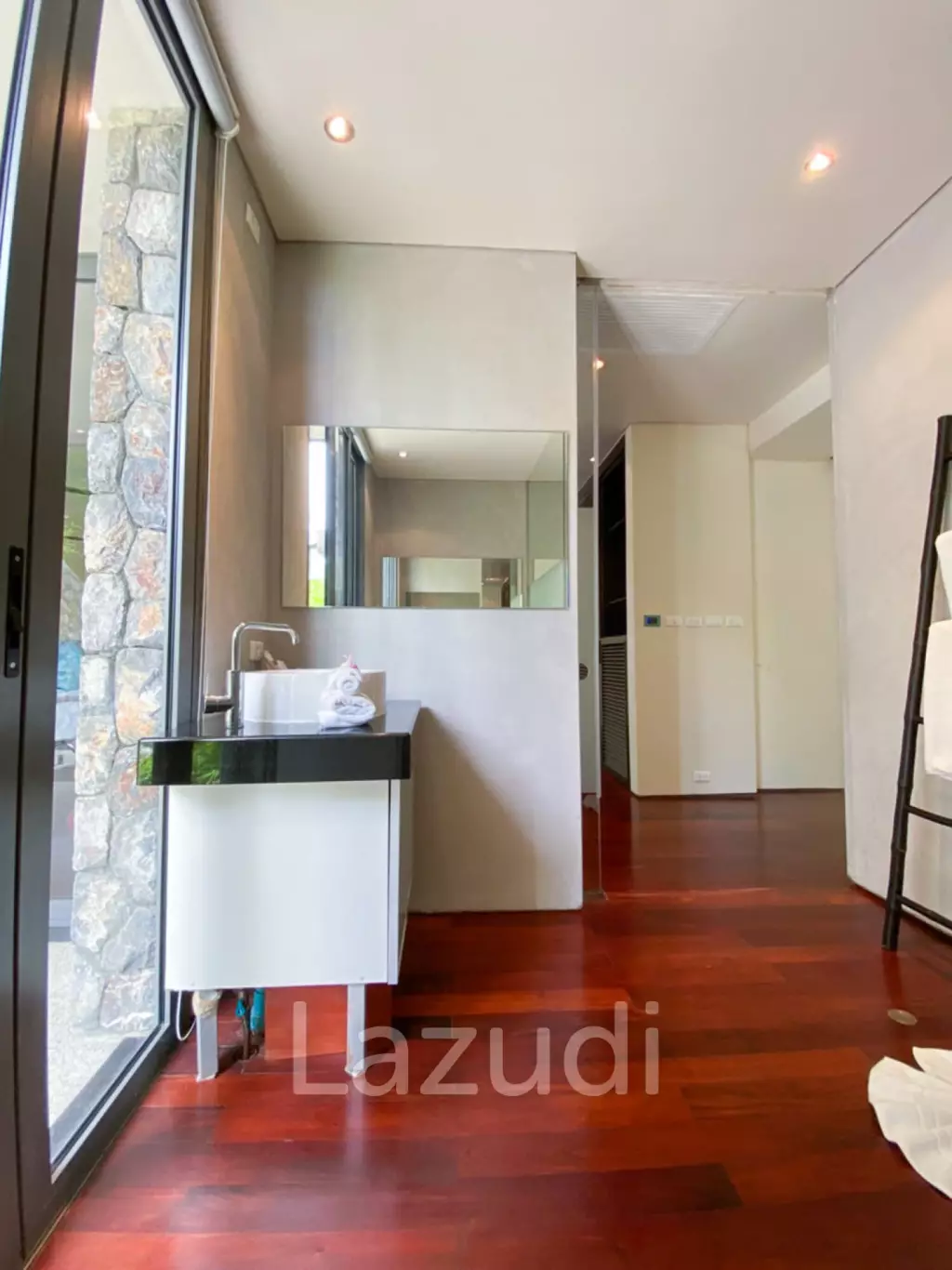 Stunning 5-Bedroom Villa Overlooking Kamala Bay