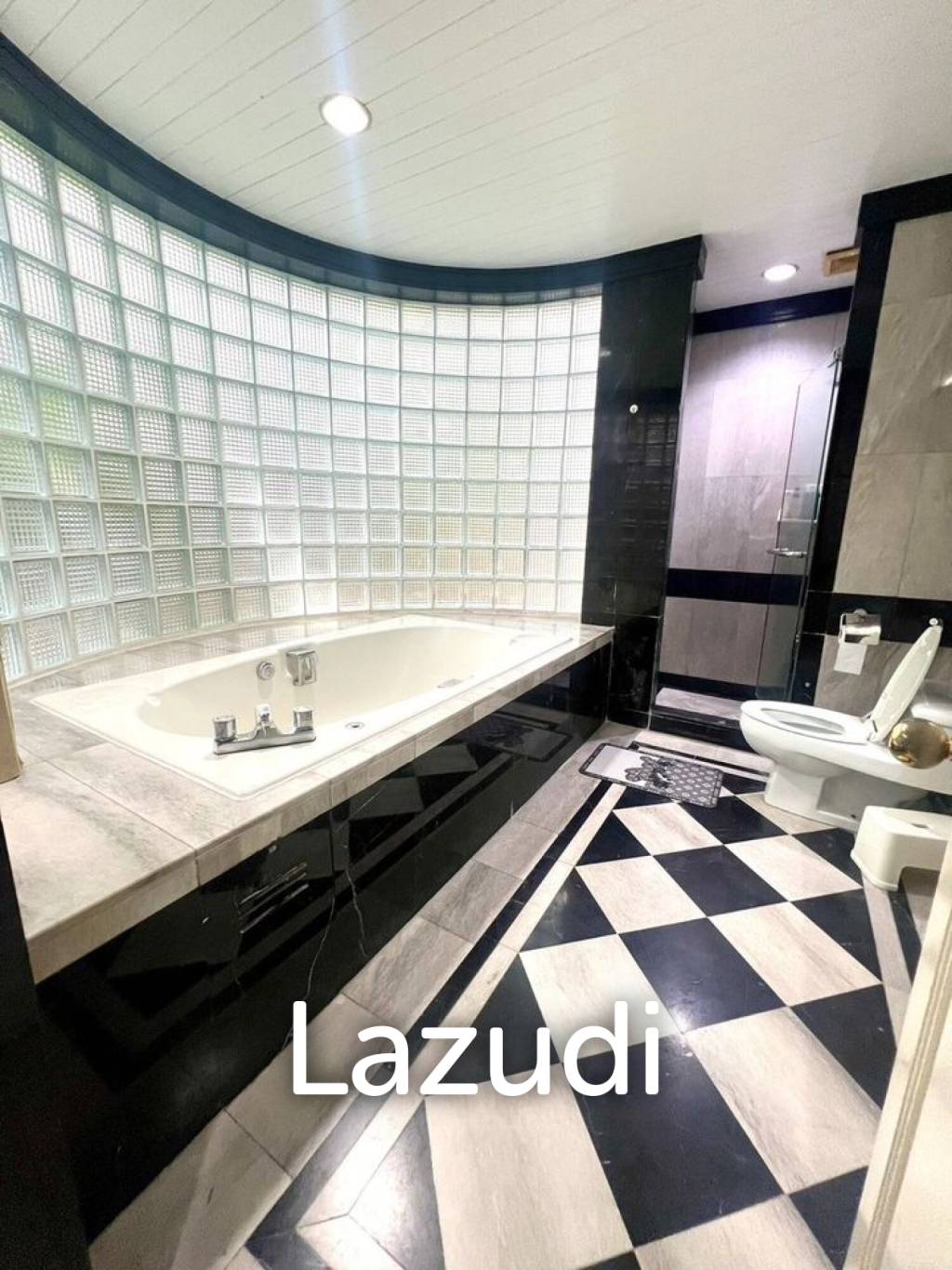2 Bed 3 Bath  179 SQ.M. at Chidlom Place