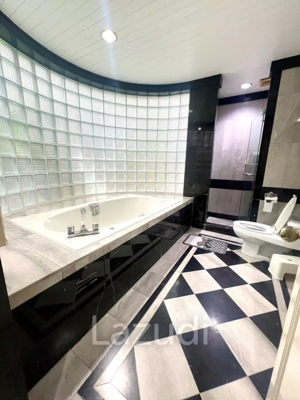 2 Bed 3 Bath  179 SQ.M. at Chidlom Place