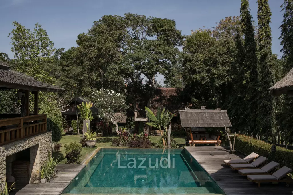 GREAT DEAL!! ENCHANTING TEAK VILLA WITH ENDLESS POTENTIAL IN BERAWA