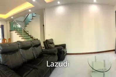 Large 4 Bedroom Villa with Private Pool