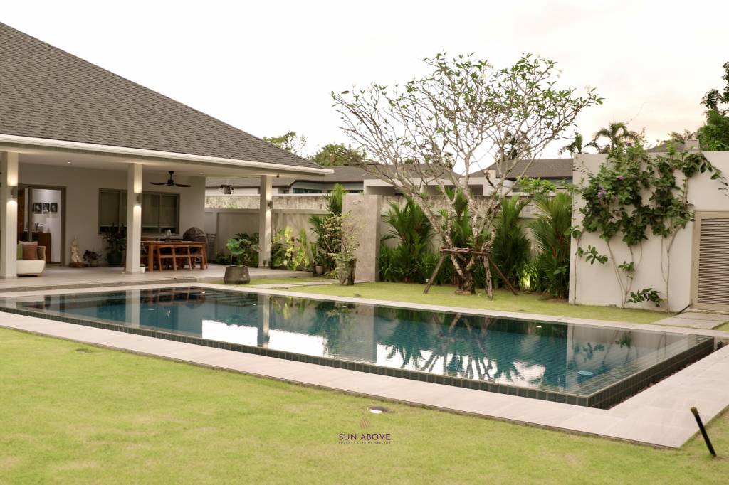 Spacious 4 Bedrooms Villa - Large Land Plot in Pasak Soi 4