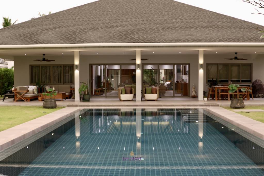 Spacious 4 Bedrooms Villa - Large Land Plot in Pasak Soi 4