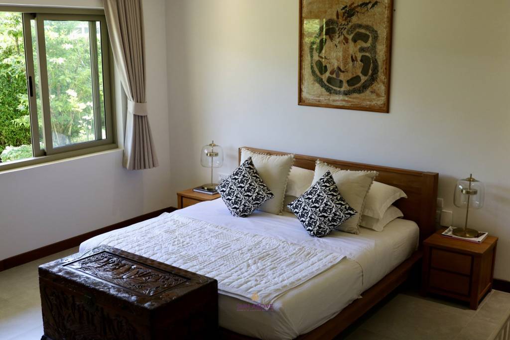 Spacious 4 Bedrooms Villa - Large Land Plot in Pasak Soi 4