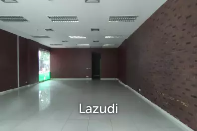 Retail Space for rent on Petchaburi Road
