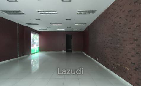 Retail Space for rent on Petchaburi Road