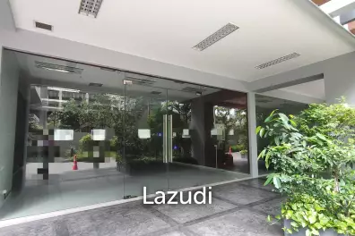 Retail Space for rent on Petchaburi Road
