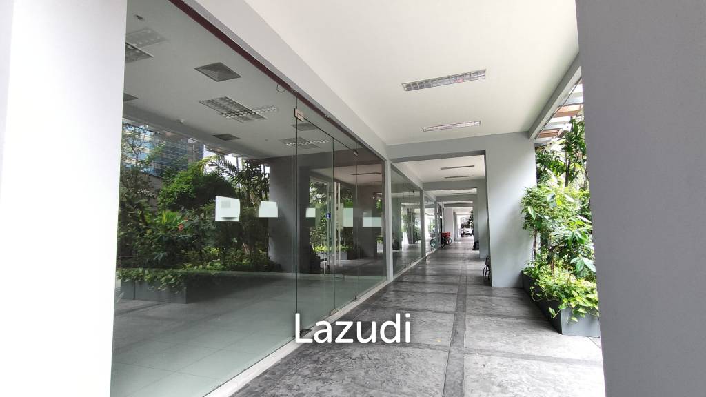 Retail Space for rent on Petchaburi Road