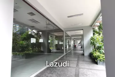 Retail Space for rent on Petchaburi Road