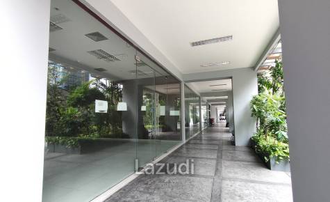 Retail Space for rent on Petchaburi Road