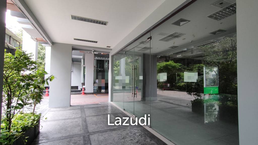 Retail Space for rent on Petchaburi Road