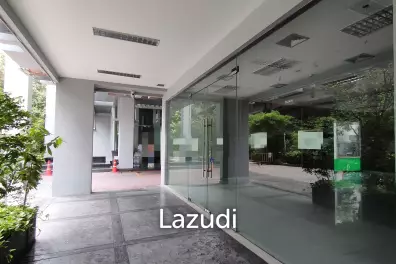 Retail Space for rent on Petchaburi Road