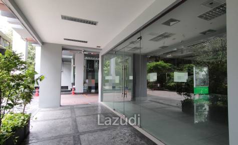 Retail Space for rent on Petchaburi Road