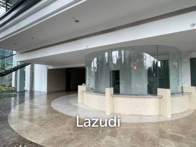 Premium Retail Space for sales facing Petchaburi road