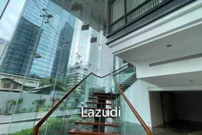 Premium Retail Space for sales facing Petchaburi road