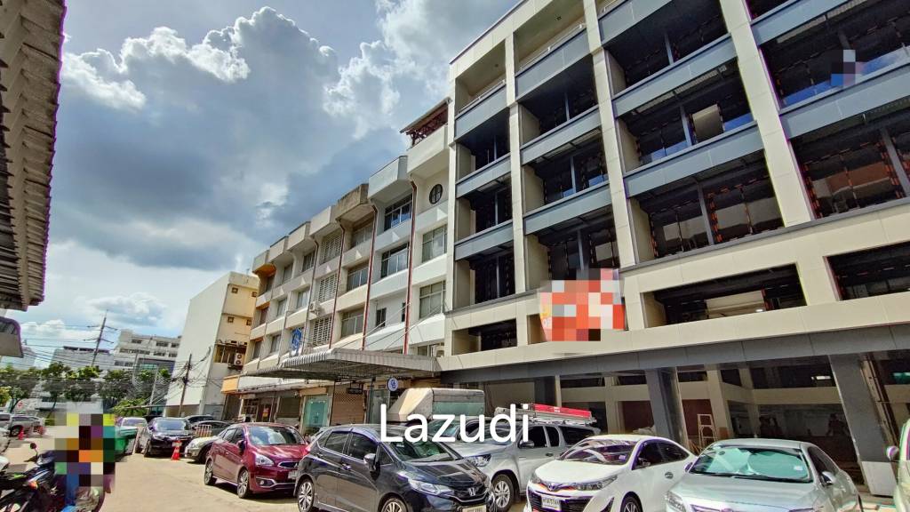 Newly Renovated Commercial Building in Ratchada 20