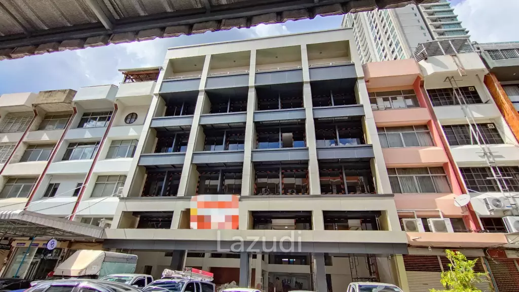 Newly Renovated Commercial Building in Ratchada 20