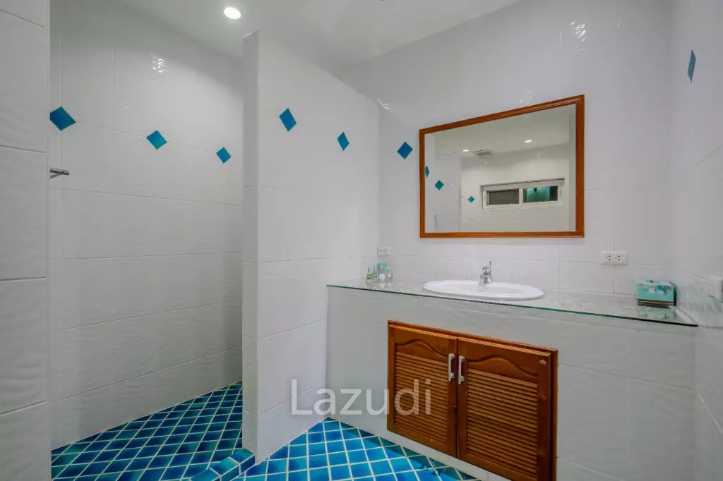 ORCHID PALM HOMES 1 : Large high quality 4 bed pool villa near town centre