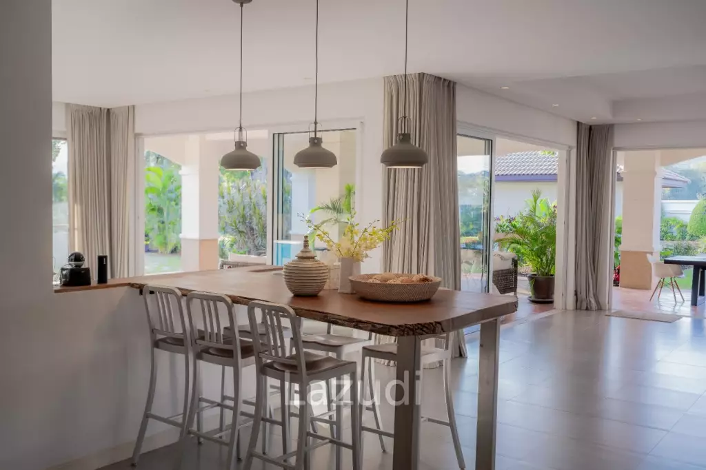 ORCHID PALM HOMES 1 : Large high quality 4 bed pool villa near town centre