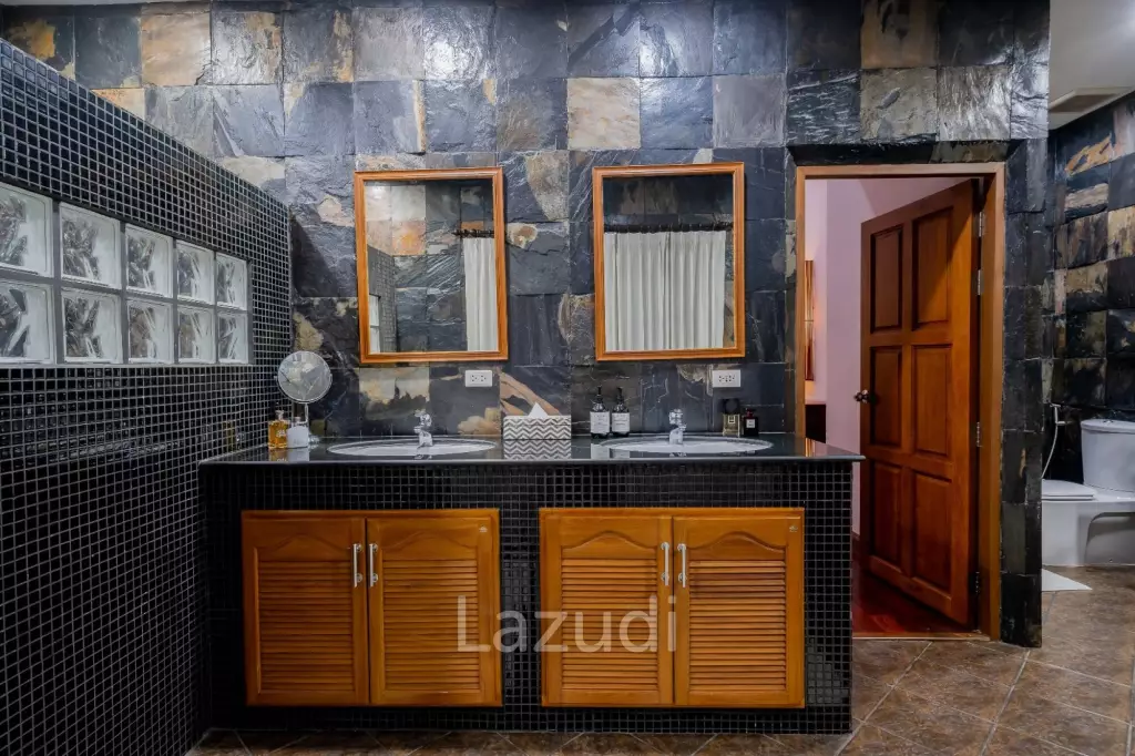 ORCHID PALM HOMES 1 : Large high quality 4 bed pool villa near town centre