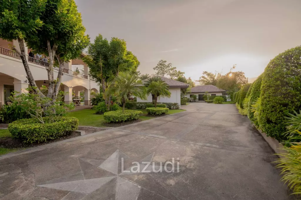 ORCHID PALM HOMES 1 : Large high quality 4 bed pool villa near town centre