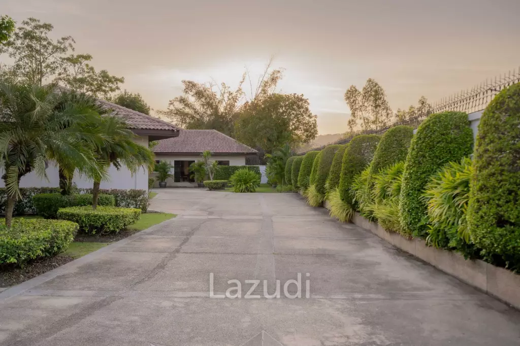 ORCHID PALM HOMES 1 : Large high quality 4 bed pool villa near town centre