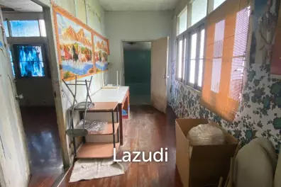 Standalone House Across International School in Soi 36 Thong Lo—Perfect for Clinic, Café, or Showroom