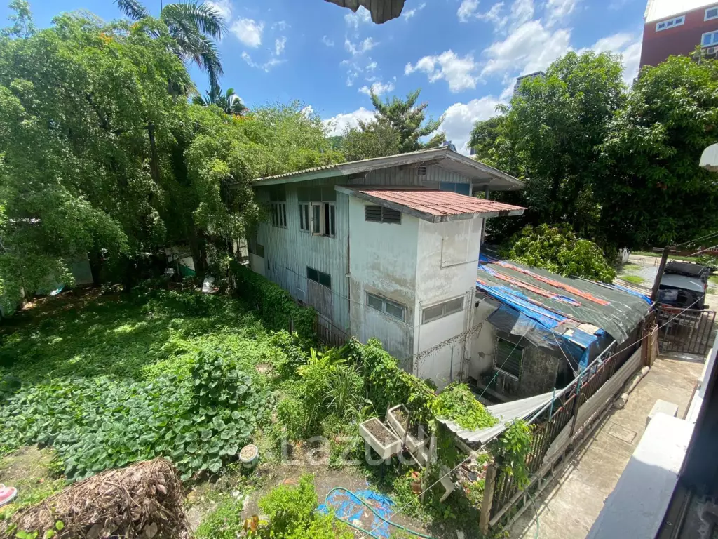 Standalone House Across International School in Soi 36 Thong Lo—Perfect for Clinic, Café, or Showroom