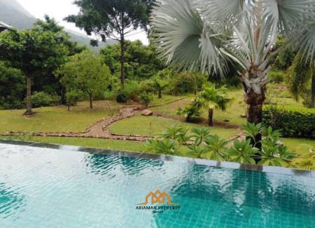 Luxurious 5-Bedroom Villa in Maenam, Ko Samui