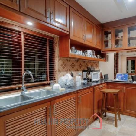CRYSTAL VIEW  : 2 storey 3 bed pool villa