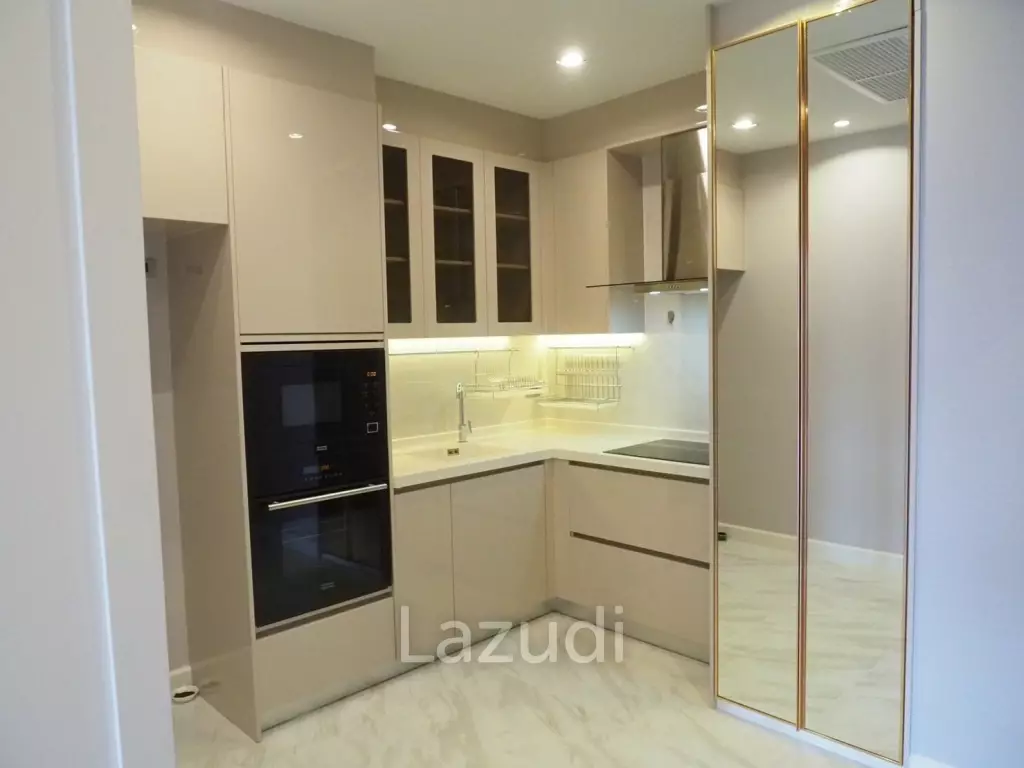 1 Bed 1 Bath 52 SQ.M. Noble Ploenchit