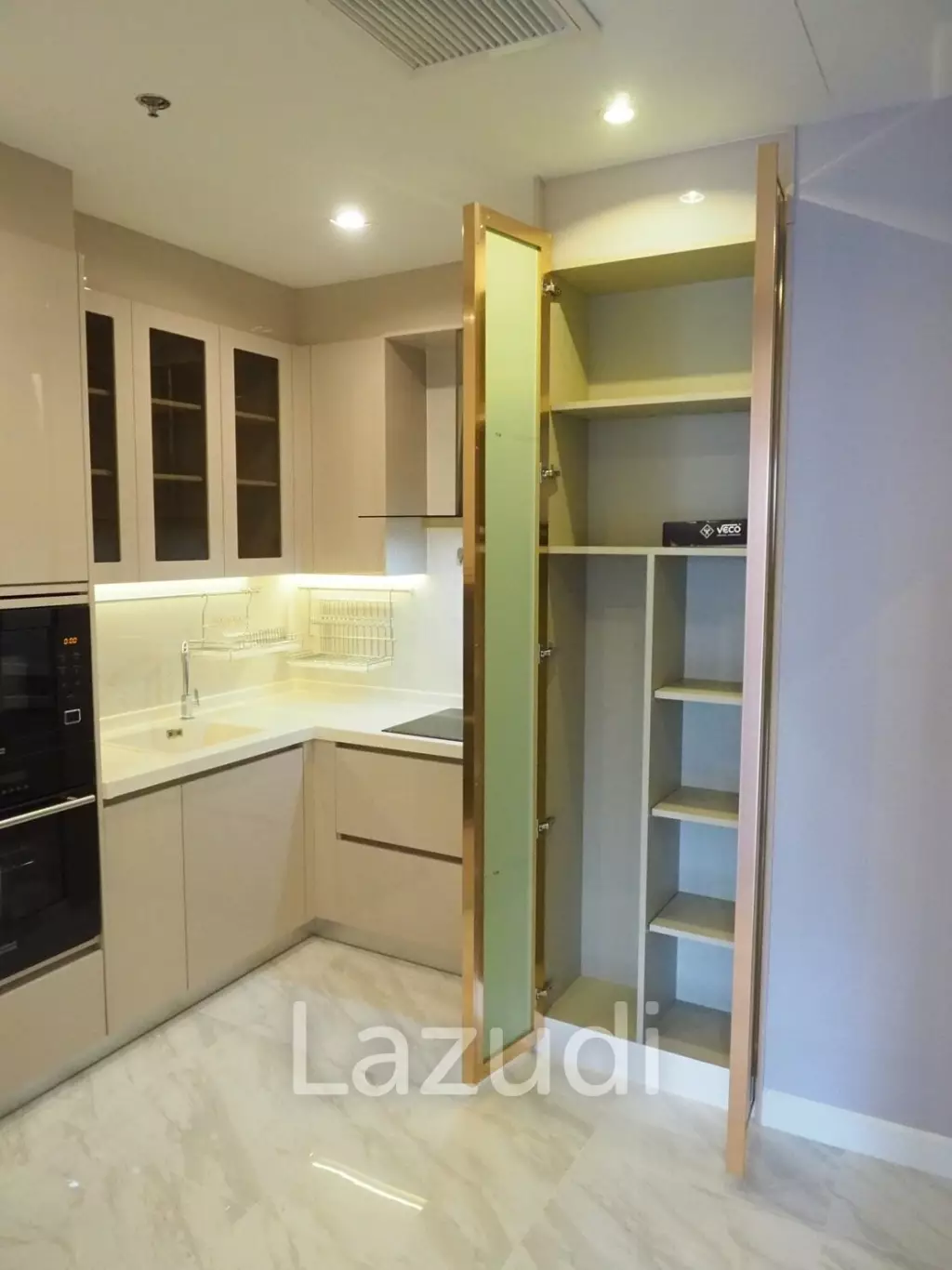 1 Bed 1 Bath 52 SQ.M. Noble Ploenchit