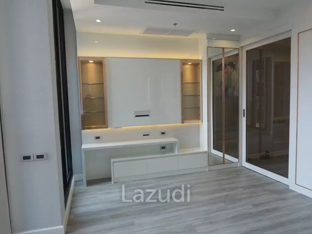 1 Bed 1 Bath 52 SQ.M. Noble Ploenchit