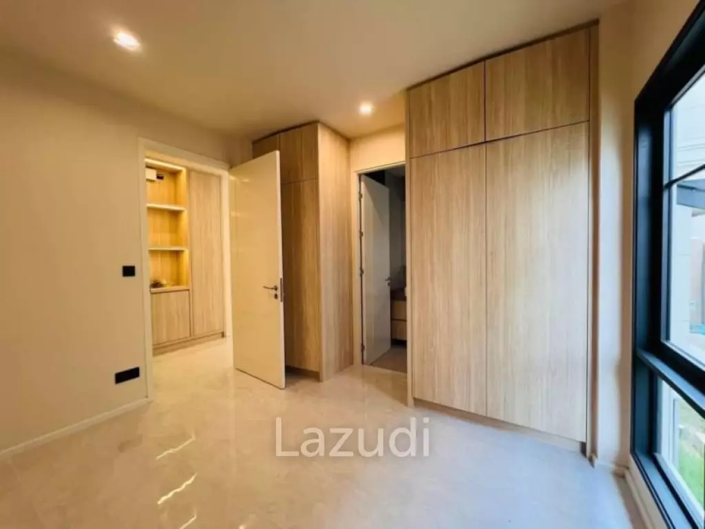 4 Beds 5 Baths 300 SQ.M. Arcade By Patta