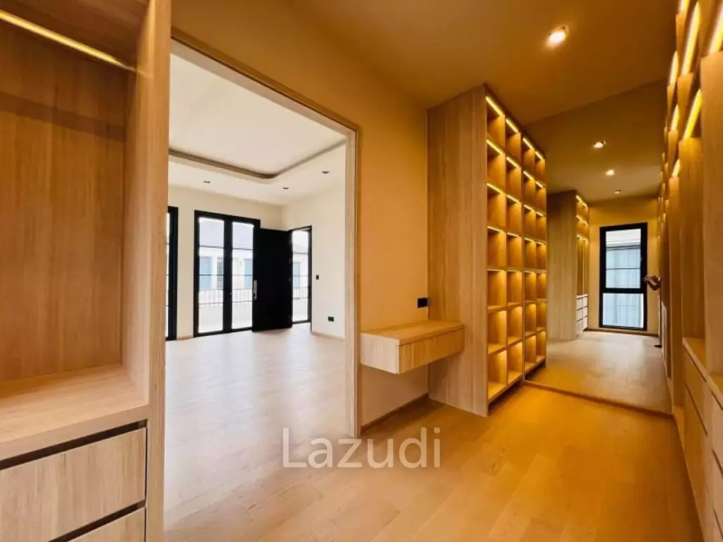 4 Beds 5 Baths 300 SQ.M. Arcade By Patta