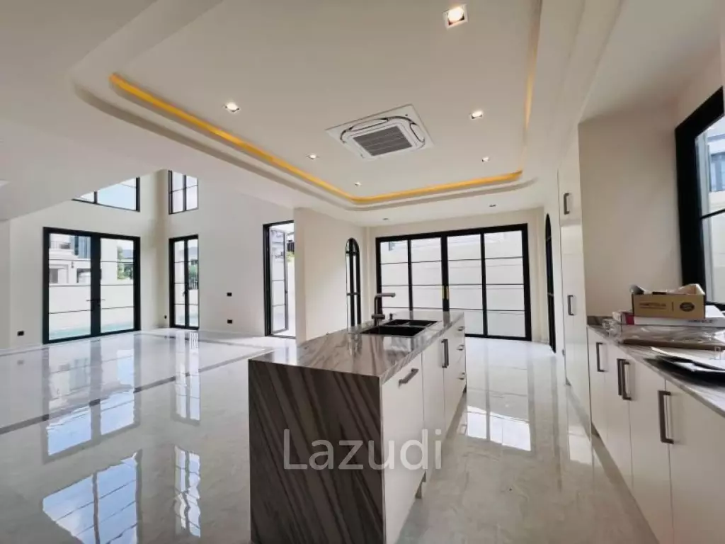 4 Beds 5 Baths 300 SQ.M. Arcade By Patta