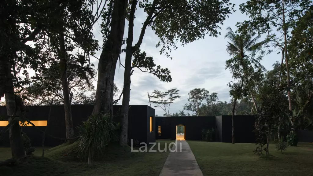 STYLISH VILLA WITH JUNGLE, RIVER, AND RICE FIELD VIEWS IN KEDIRI