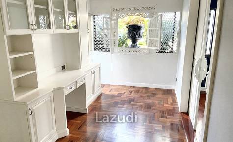 4 Bed 4 Bath 277 SQ.M Baan Sathorn Condominium