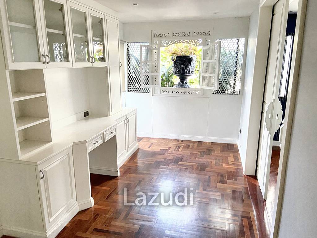 4 Bed 4 Bath 277 SQ.M Baan Sathorn Condominium