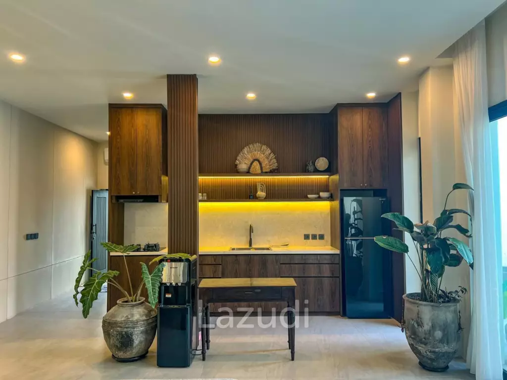 MODERN 3-BEDROOM VILLA WITH ROOFTOP IN SEMINYAK