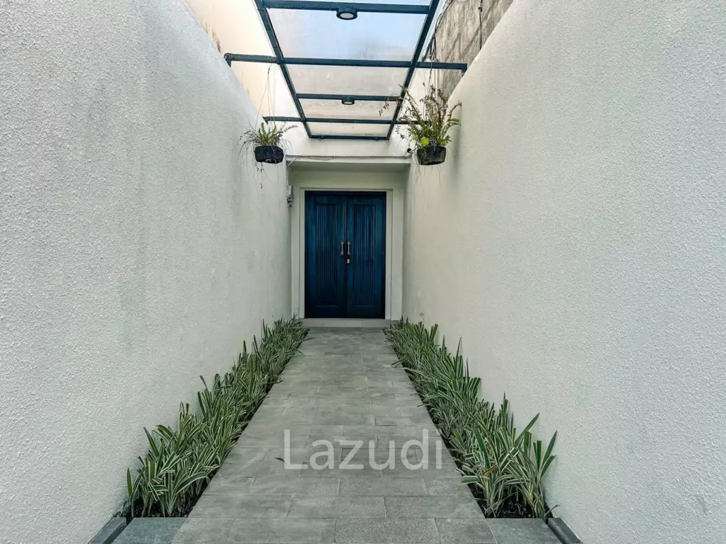 MODERN 3-BEDROOM VILLA WITH ROOFTOP IN SEMINYAK