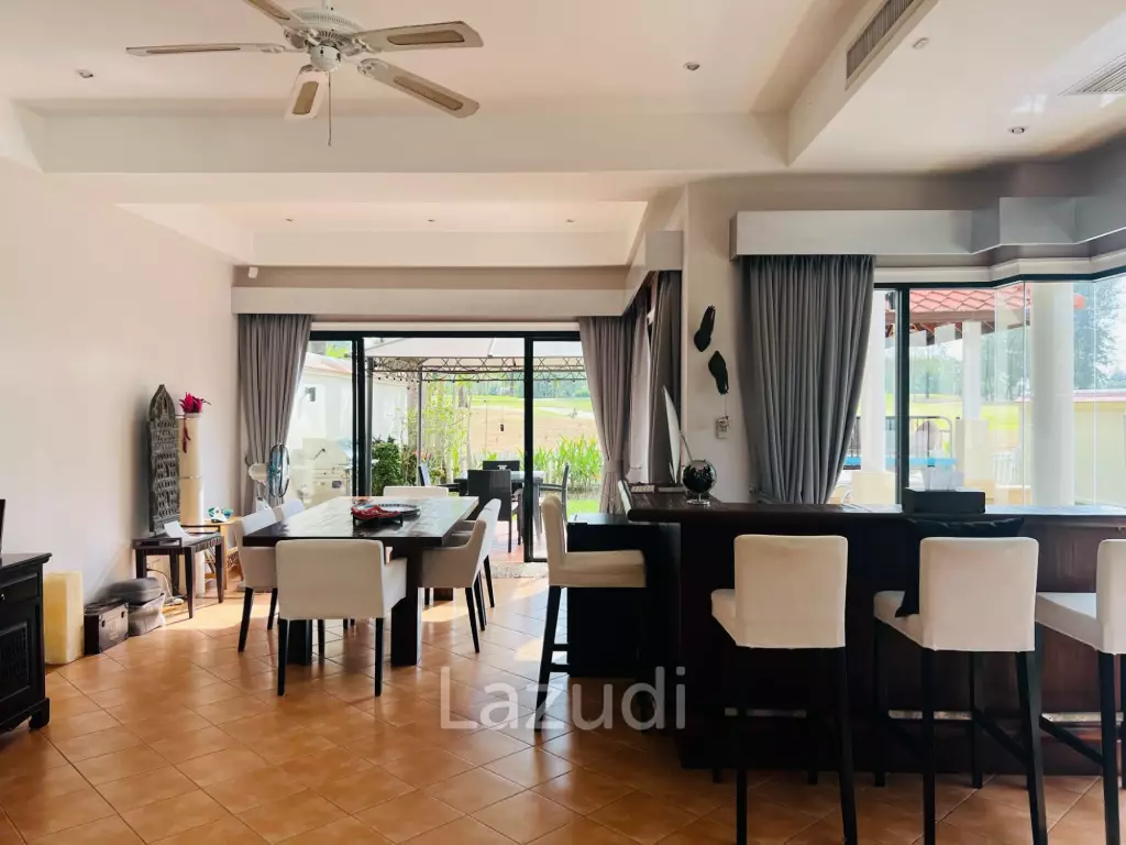 4 Bedroom Villa Ovelooking Laguna Golf Course