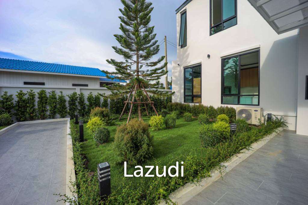 4 Beds 4 Baths 240 SQ.M. Tamarind Village Huay Yai